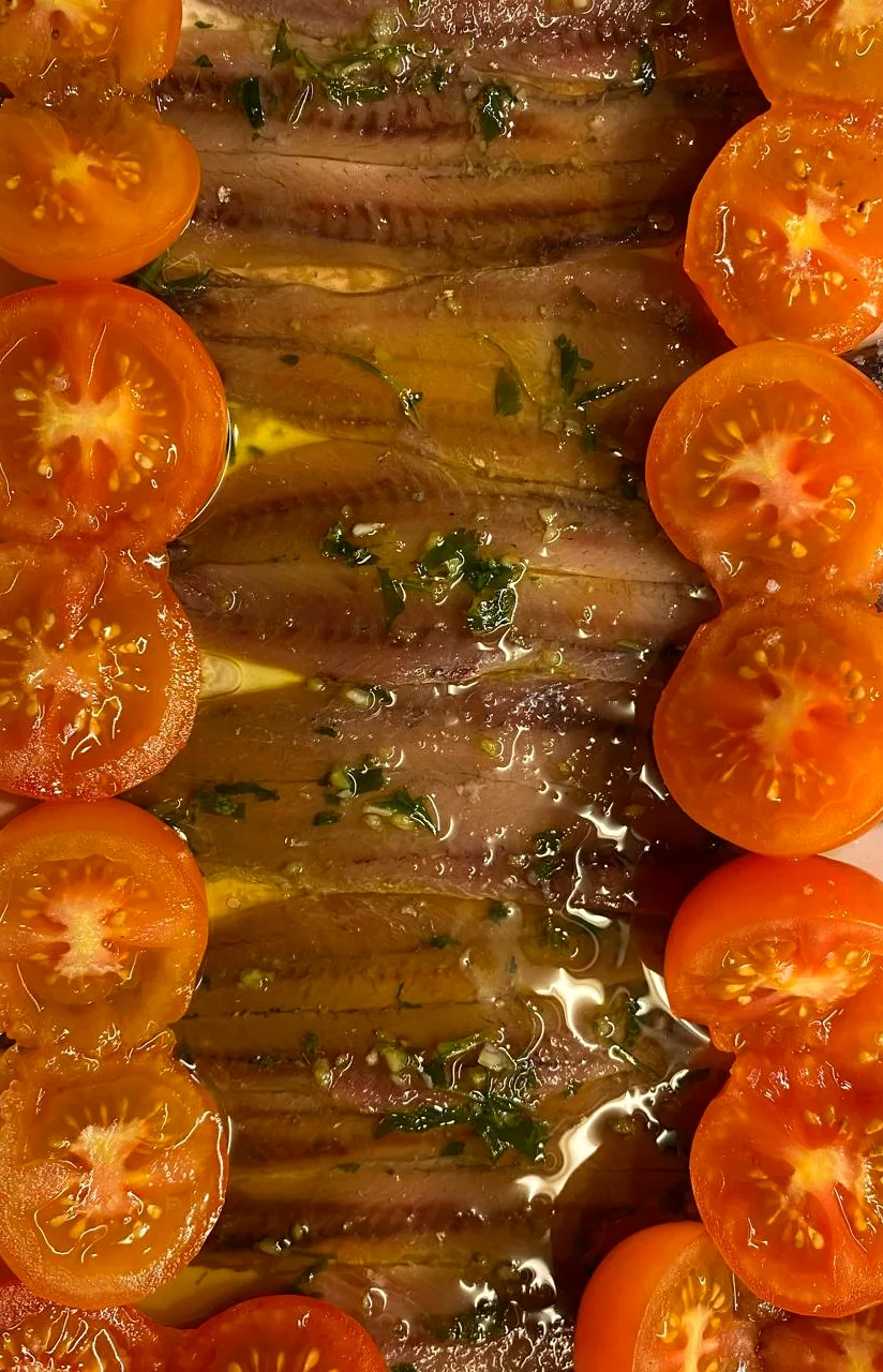 Anchoas con tomate